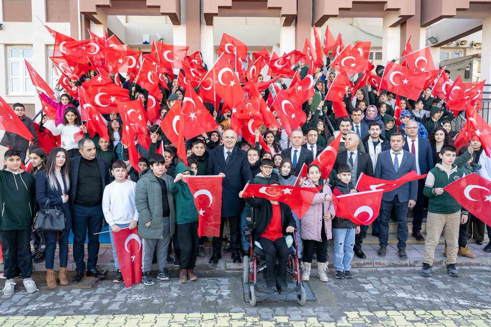 Başkan Sami Er: "En büyük başarı çalışmak ve işini iyi yapmaktır"
Başkan Sami Er: "En büyük başarı çalışmak ve işini iyi yapmaktır"