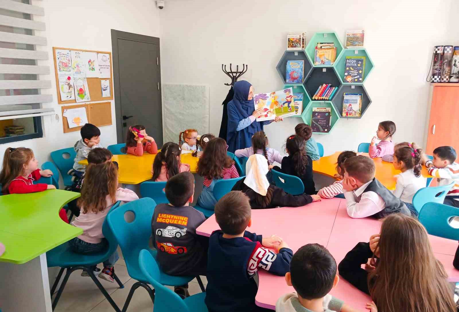 Başkan Sandıkçı: "Canik Halk Kütüphanesi ve Etüt Merkezimize ilgi yoğun"
Başkan Sandıkçı: "Canik Halk Kütüphanesi ve Etüt Merkezimize ilgi yoğun"