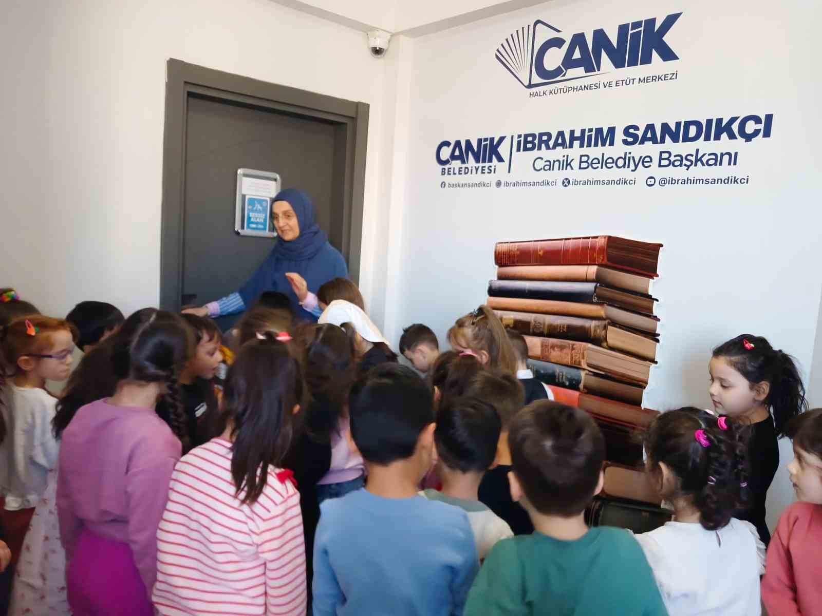 Başkan Sandıkçı: "Canik Halk Kütüphanesi ve Etüt Merkezimize ilgi yoğun"
Başkan Sandıkçı: "Canik Halk Kütüphanesi ve Etüt Merkezimize ilgi yoğun"