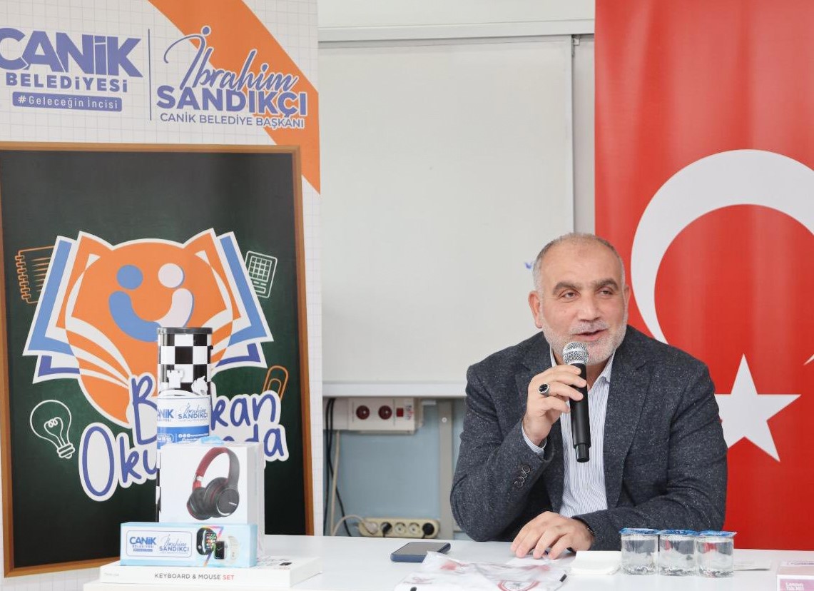 Başkan Sandıkçı: "Gençlerimizin her daim yanındayız"
Başkan Sandıkçı: "Gençlerimizin her daim yanındayız"