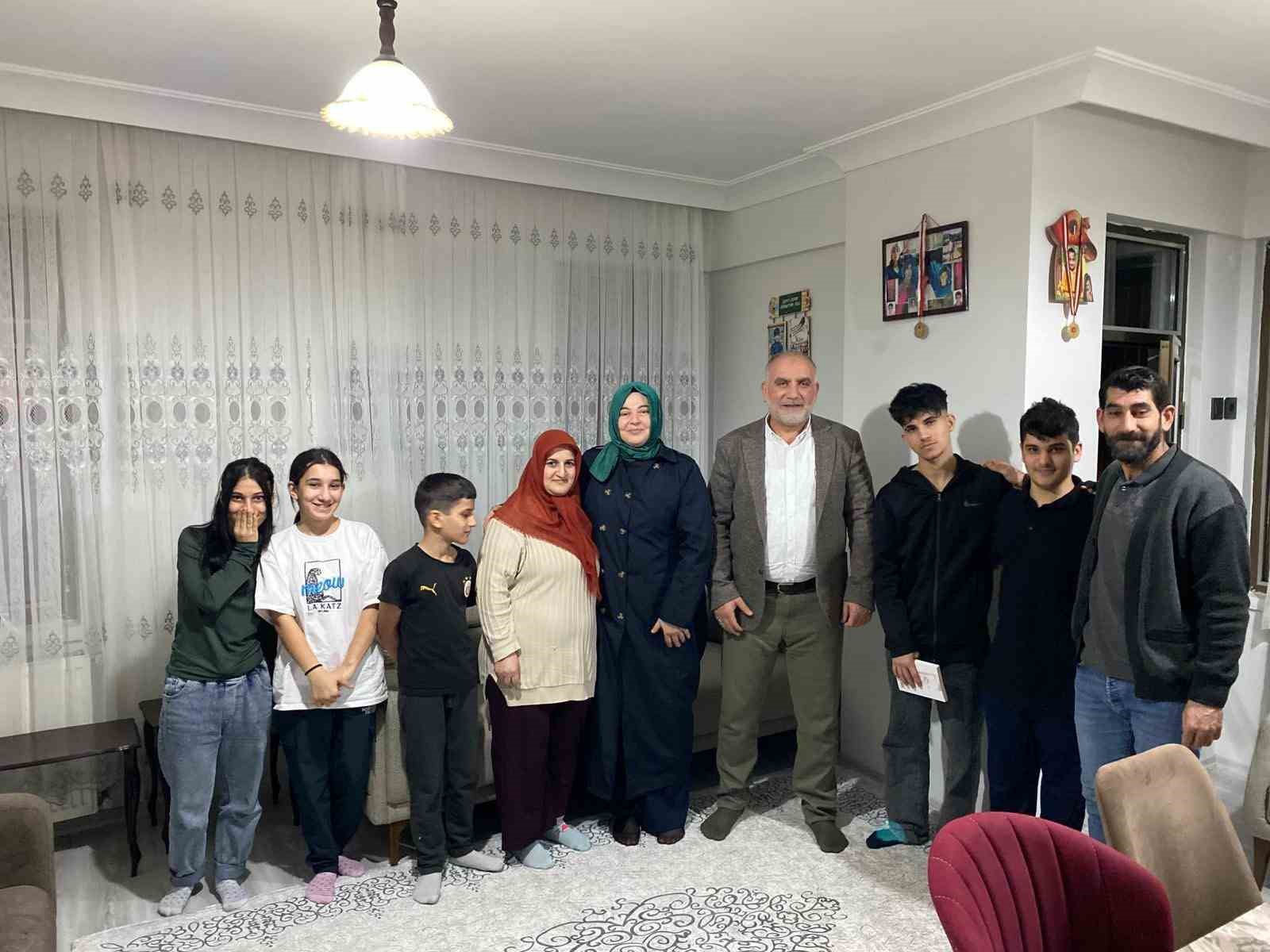 Başkan Sandıkçı’dan ’çat kapı’ iftar
