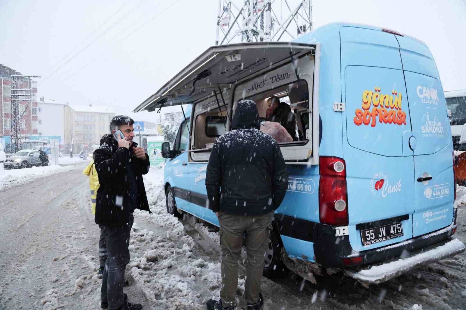 Başkan Sandıkçı’dan karla mücadele çalışmalarına yakın takip
