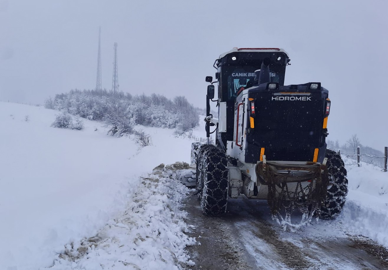 Başkan Sandıkçı’dan karla mücadele çalışmalarına yakın takip
