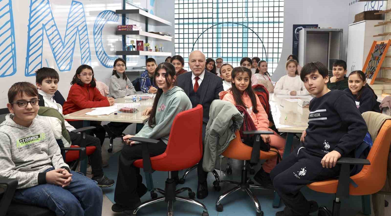 Başkan Sekmen geleceğin dâhileriyle buluştu
