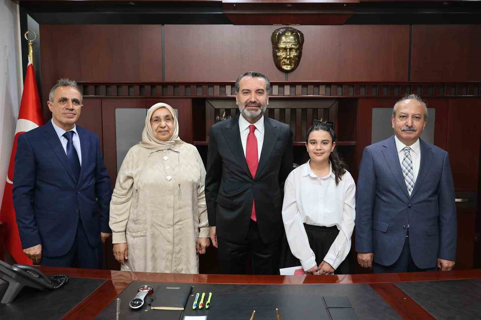 Başkan Şerifoğulları, 23 Nisan’da koltuğunu devretti
