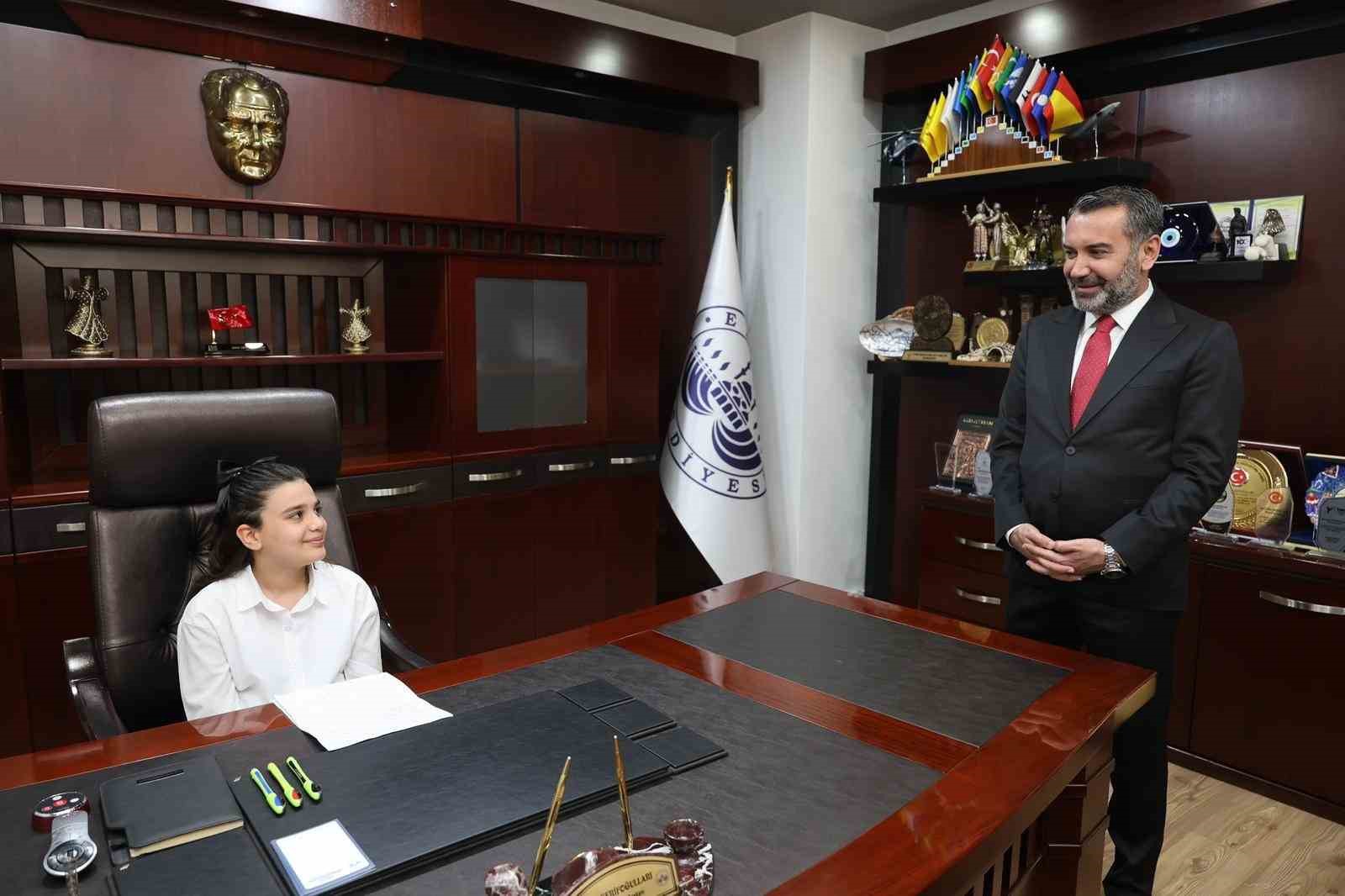 Başkan Şerifoğulları, 23 Nisan’da koltuğunu devretti
