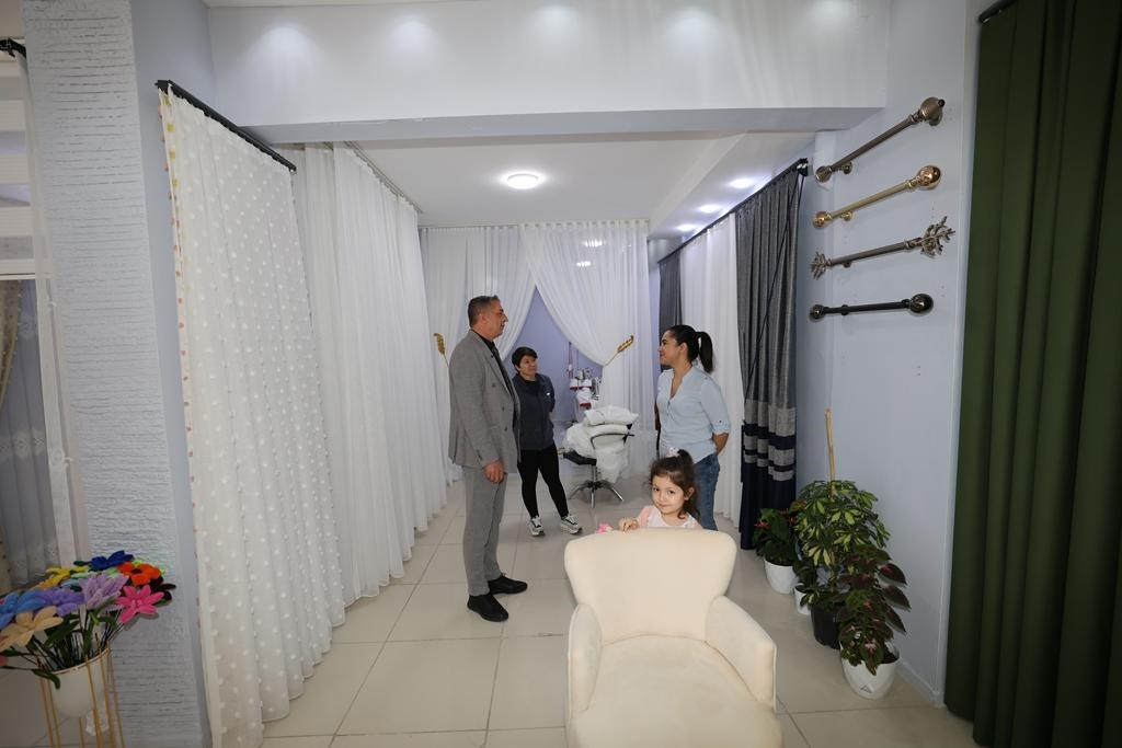 Başkan Şimşek esnafın istek ve önerilerini yerinde dinledi
