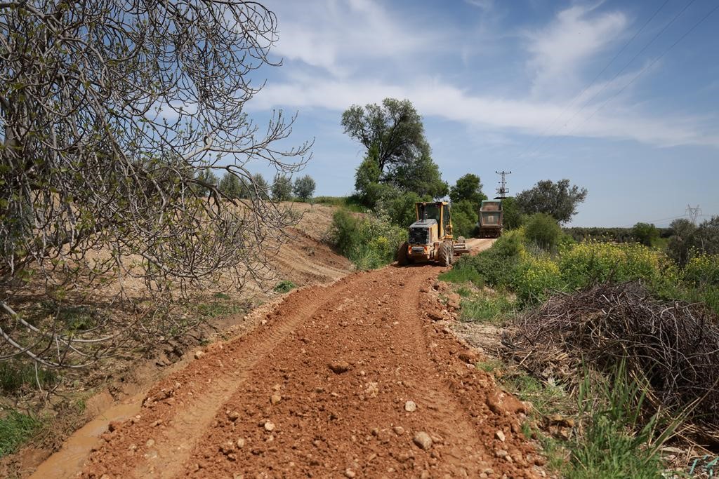 Başkan Şimşek ova yolu çalışmalarını sahada inceledi
