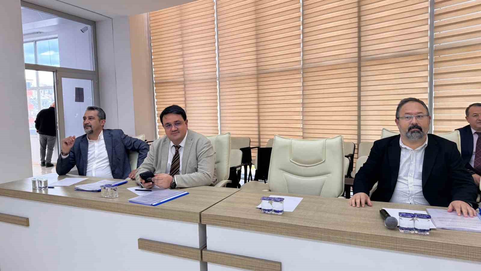 Başkan Subaşı Meclise katılmayınca bazı başkan yardımcılıları ve birim müdürleri koltukları boş kaldı
