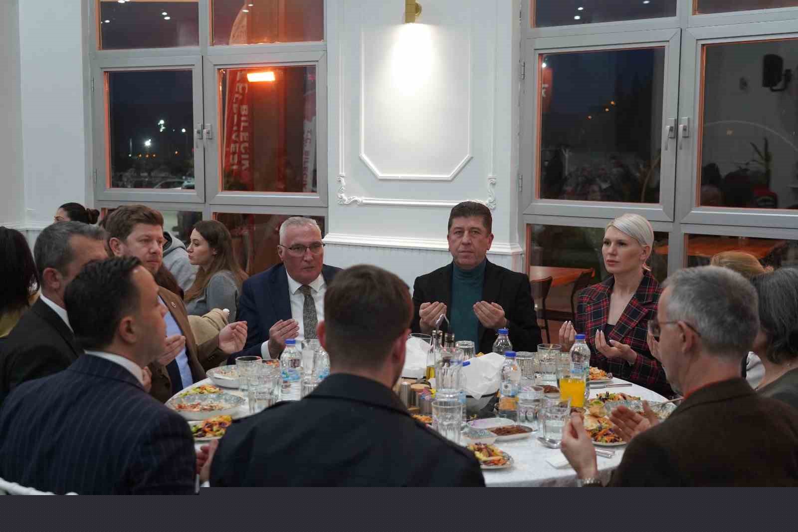 Başkan Subaşı STK temsilci ve üyelerini iftarda ağırladı
