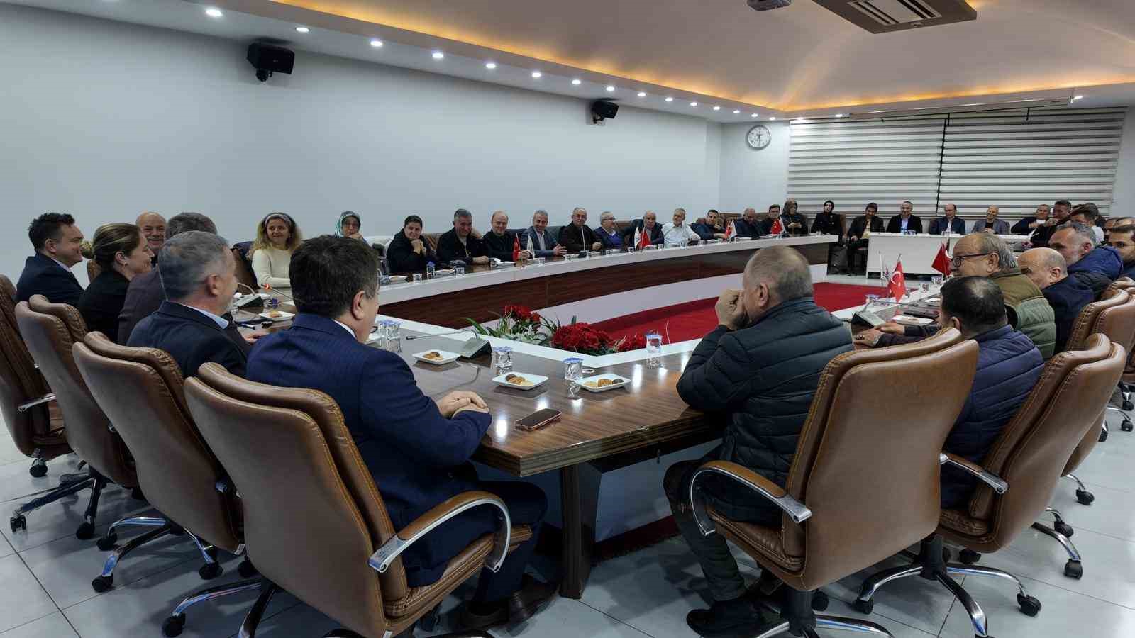 Başkan Subaşıoğlu; "AK Parti çok büyük bir ailedir"
Başkan Subaşıoğlu; "AK Parti çok büyük bir ailedir"
