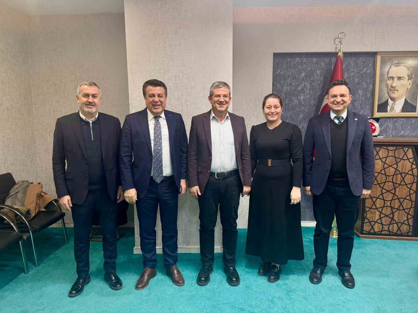 Başkan Subaşıoğlu; "AK Parti çok büyük bir ailedir"
Başkan Subaşıoğlu; "AK Parti çok büyük bir ailedir"