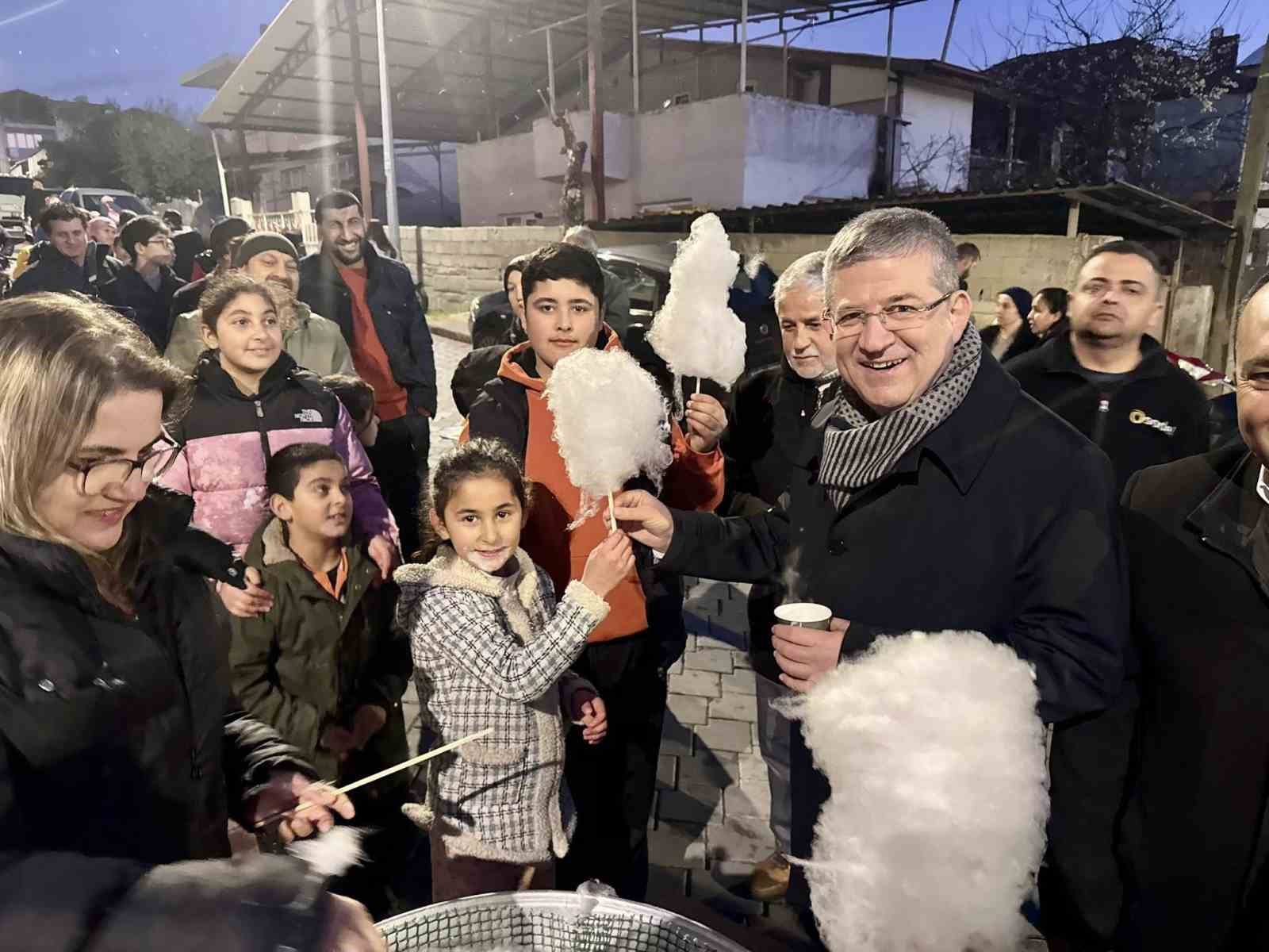 Başkan Subaşıoğlu, Ramazan’ın bereketini gönül sofralarında paylaşıyor
Başkan Subaşıoğlu, Ramazan’ın bereketini gönül sofralarında paylaşıyor