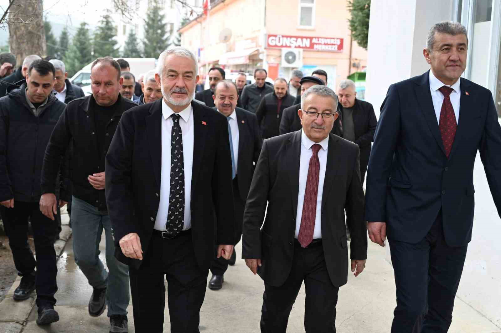 Başkan Şükrü Başdeğirmen Aksu’da muhtarların taleplerini dinledi
Başkan Şükrü Başdeğirmen Aksu’da muhtarların taleplerini dinledi