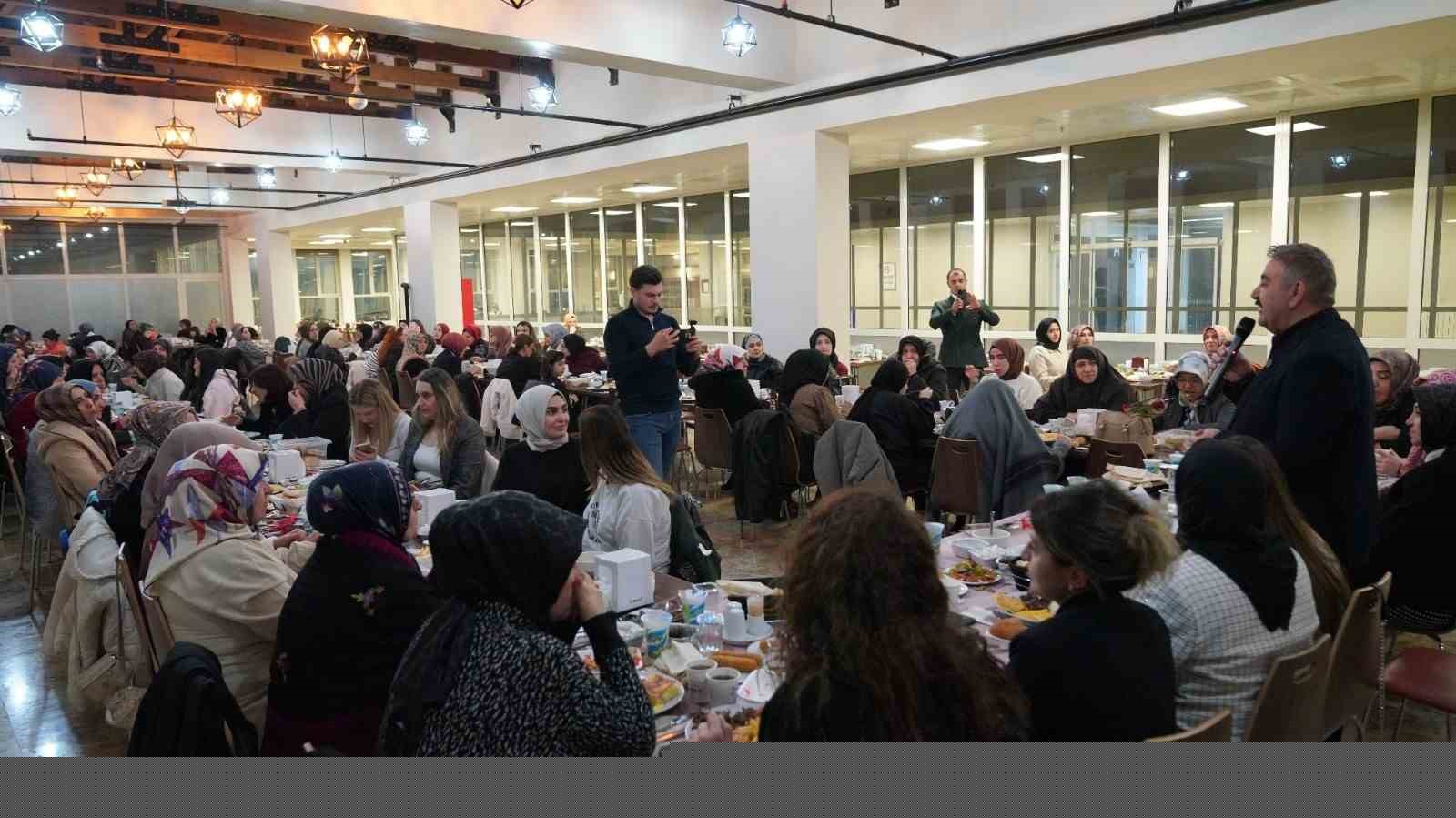 Başkan Sunar’dan Palandökenli esnaf kadınlara iftar
