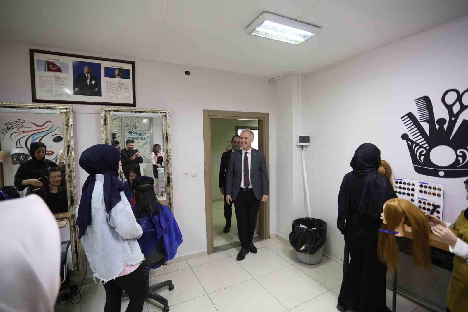 Başkan Taban’dan İNESMEK kursiyerlerine ziyaret
Başkan Taban’dan İNESMEK kursiyerlerine ziyaret