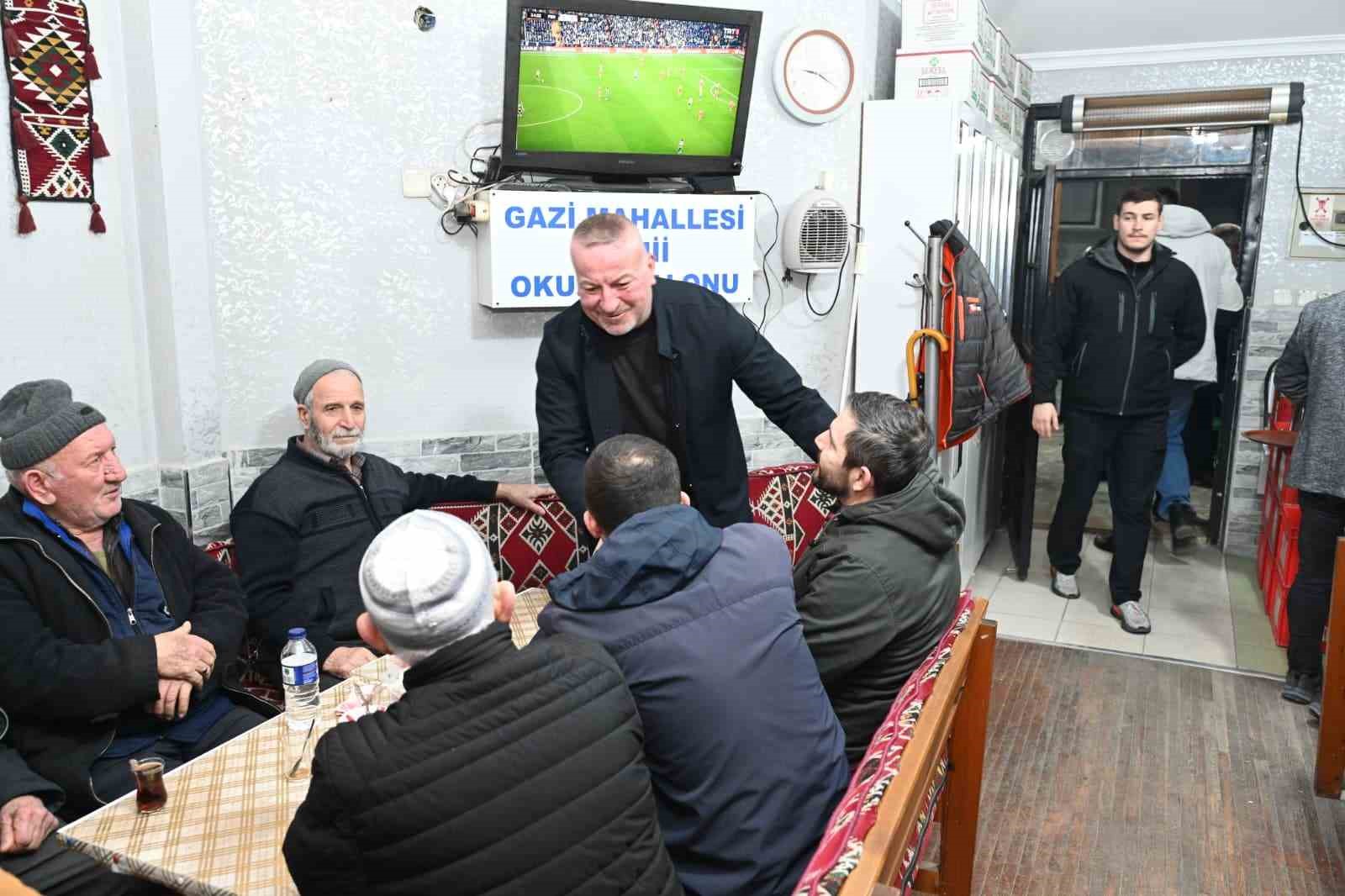 Başkan teravih sonrası vatandaşlarla buluştu
