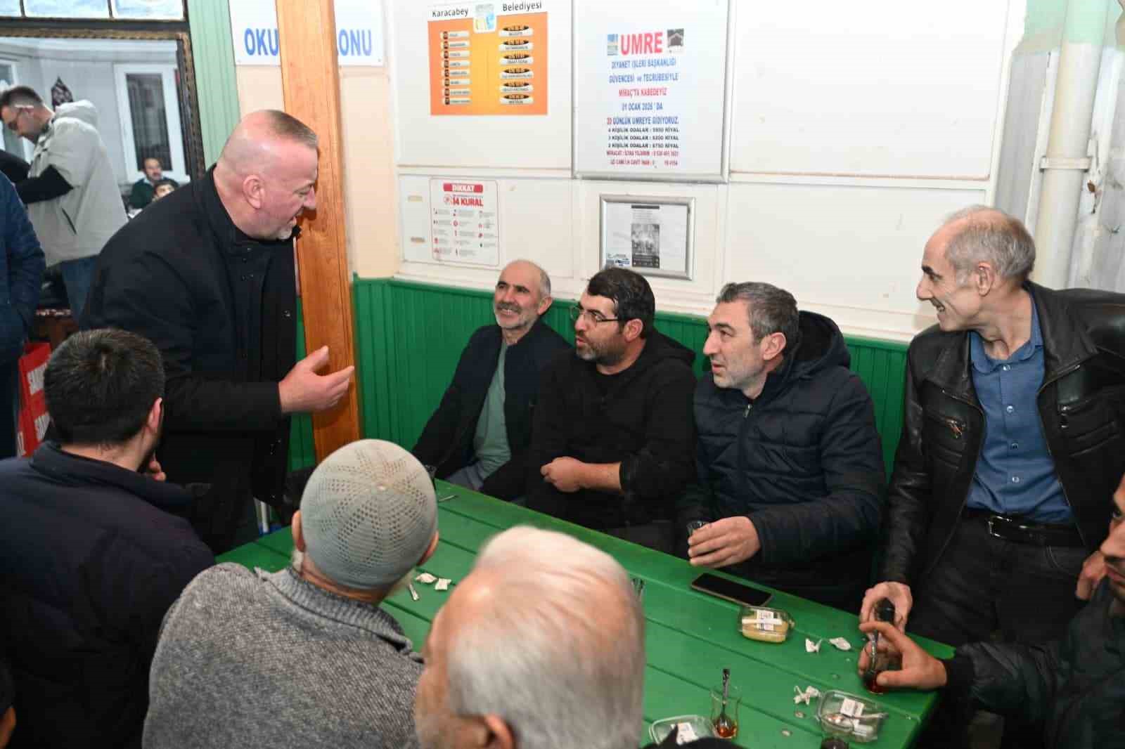 Başkan teravih sonrası vatandaşlarla buluştu
