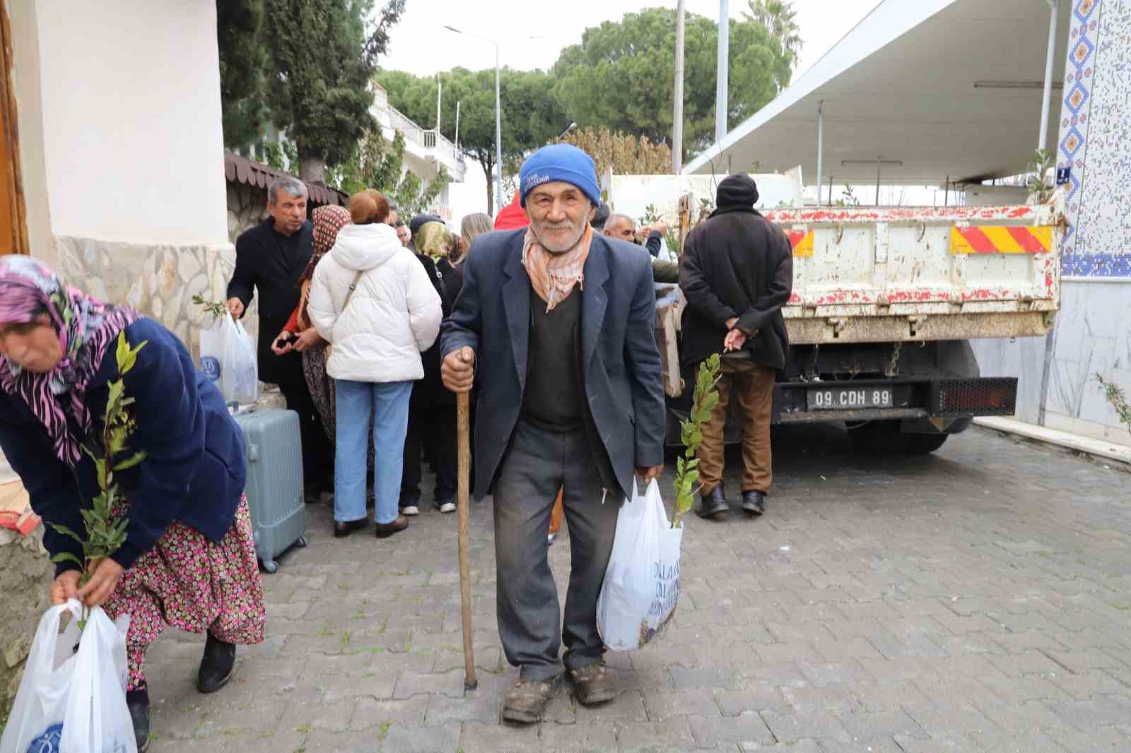 Başkan Tetik mahalle ziyaretlerini sürdürüyor
Başkan Tetik mahalle ziyaretlerini sürdürüyor