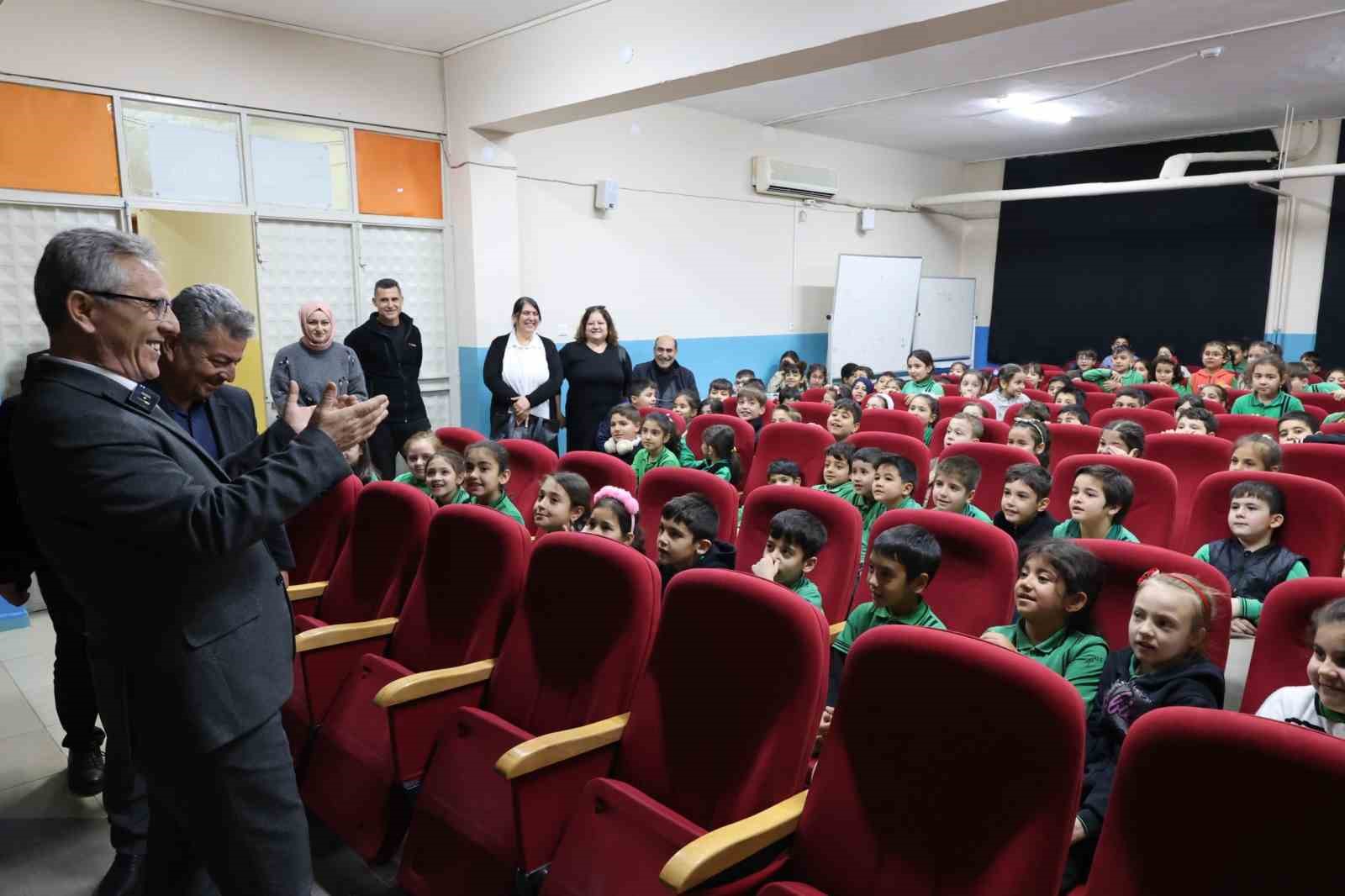 Başkan Tetik öğrencilere belediyeciliği anlattı
Başkan Tetik öğrencilere belediyeciliği anlattı