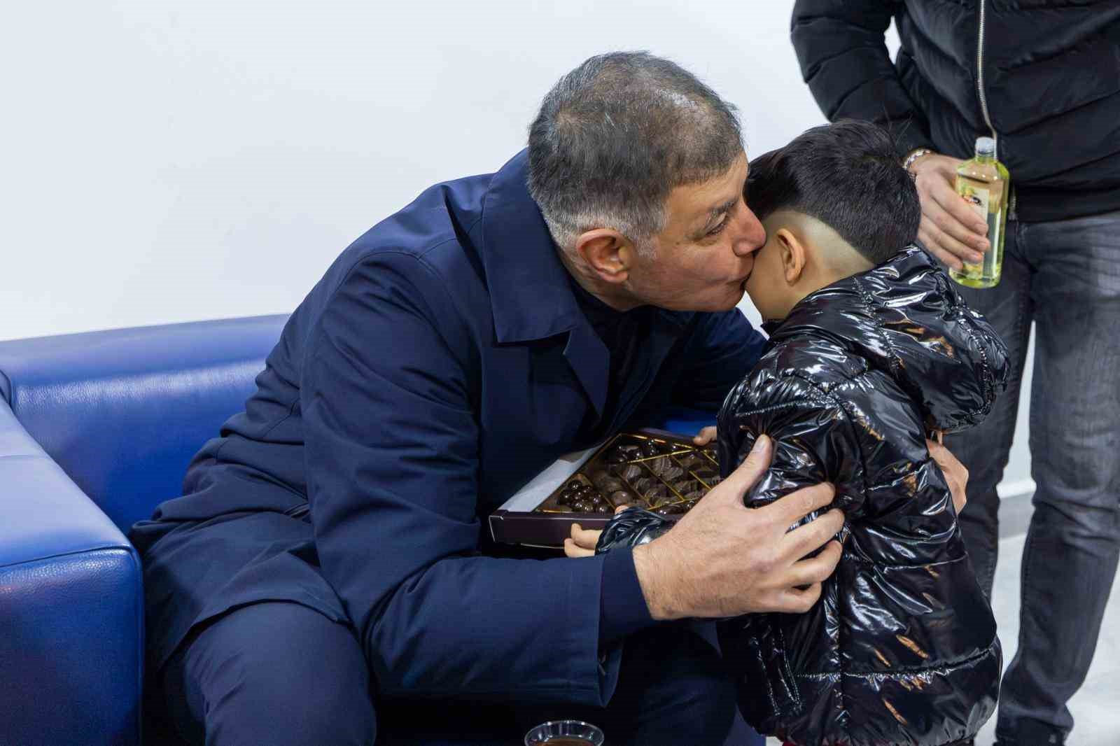 Başkan Tugay bayram namazında Bucalılarla buluştu
