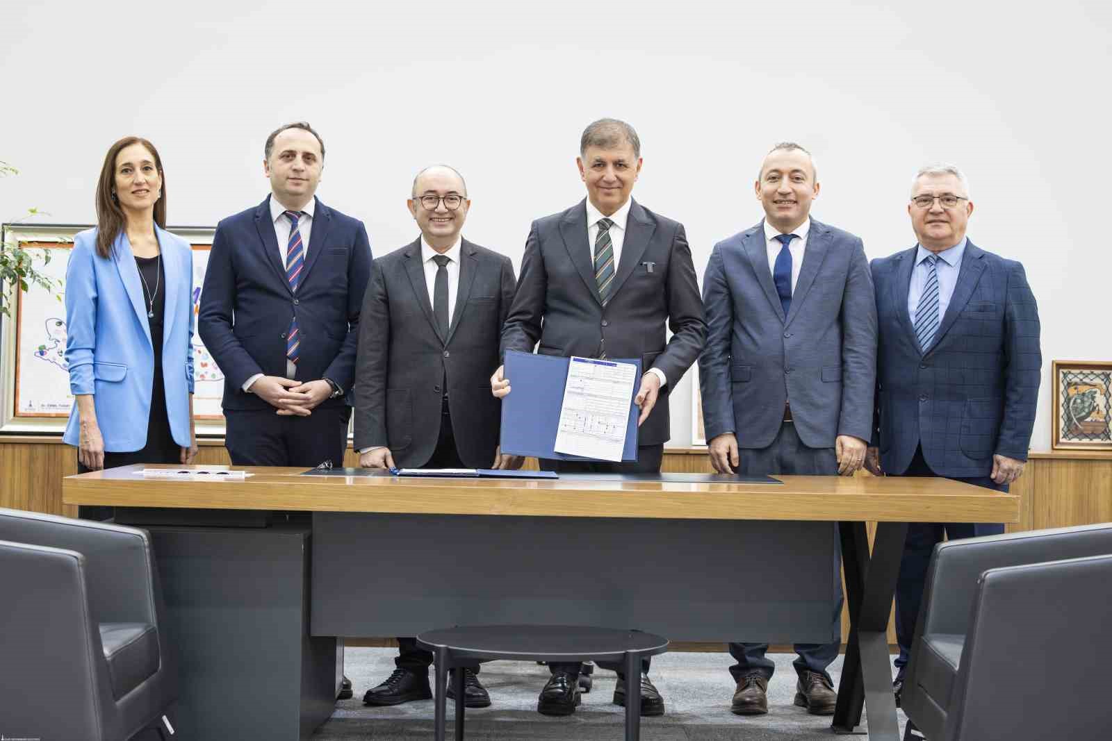 Başkan Tugay’dan tarihi imza: Büyükşehir Belediyesi evine dönüyor
