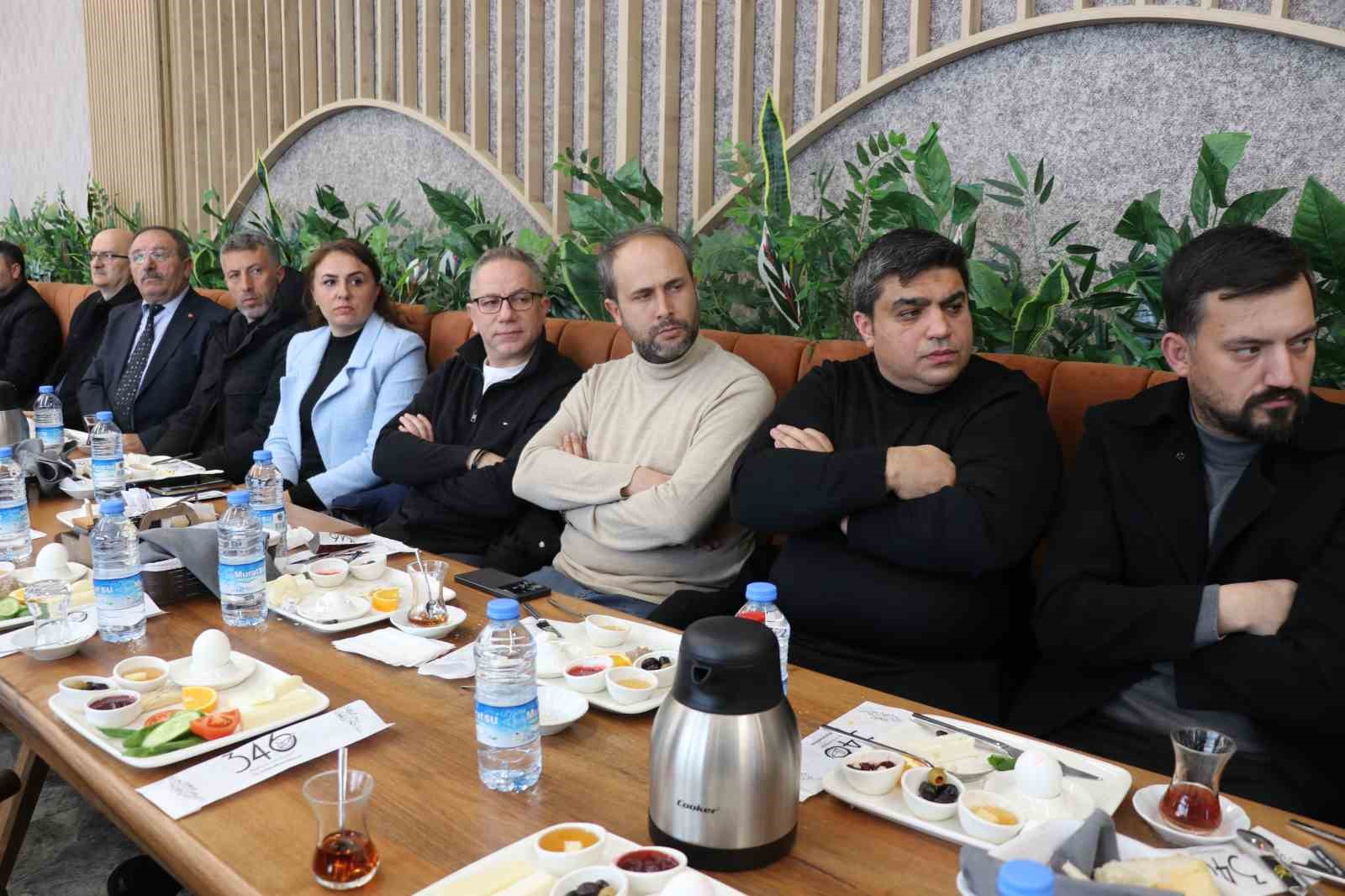 Başkan Uzun: "Sivas’tan Yunanistan sınırına kadar alanda karla mücadele ettik"
Başkan Uzun: "Sivas’tan Yunanistan sınırına kadar alanda karla mücadele ettik"