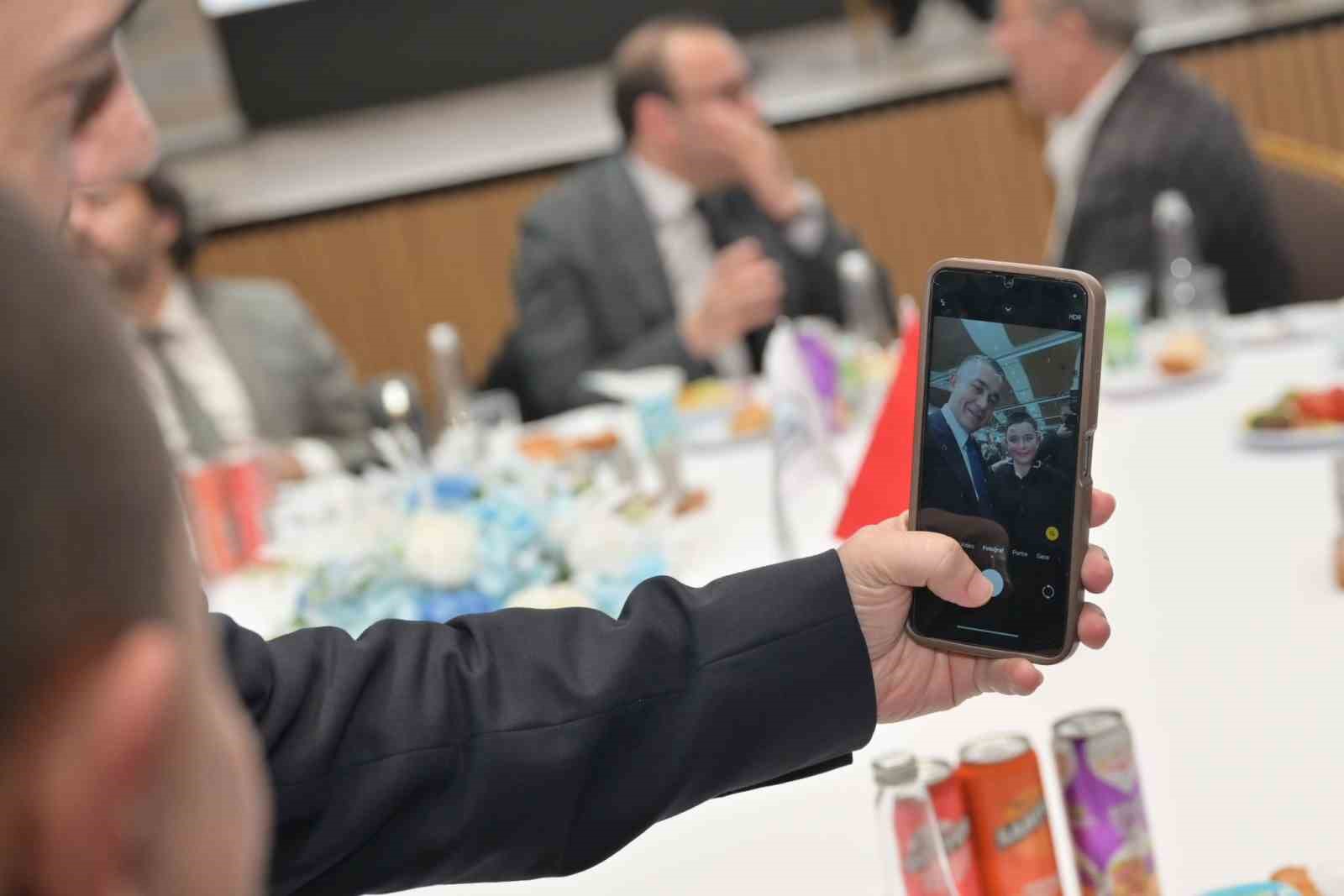 Başkan Vekili Aksoy’dan tasarruf hamlesi: Belediye araçları resmi plakalı olacak
