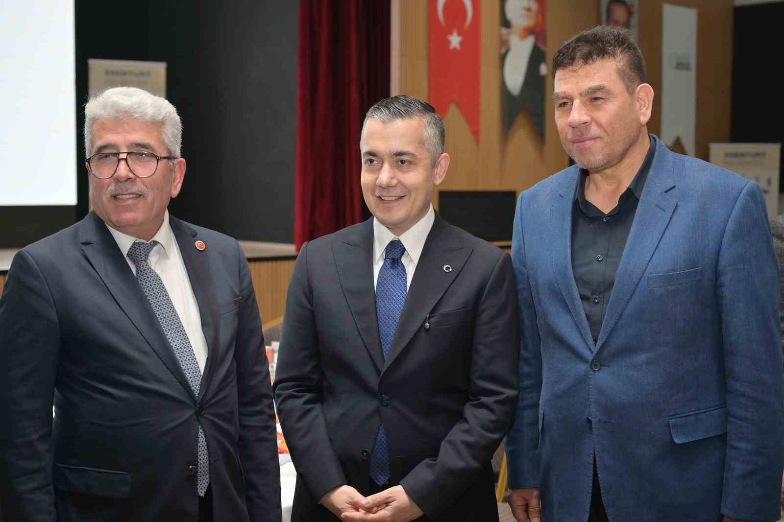 Başkan Vekili Aksoy’dan tasarruf hamlesi: Belediye araçları resmi plakalı olacak
