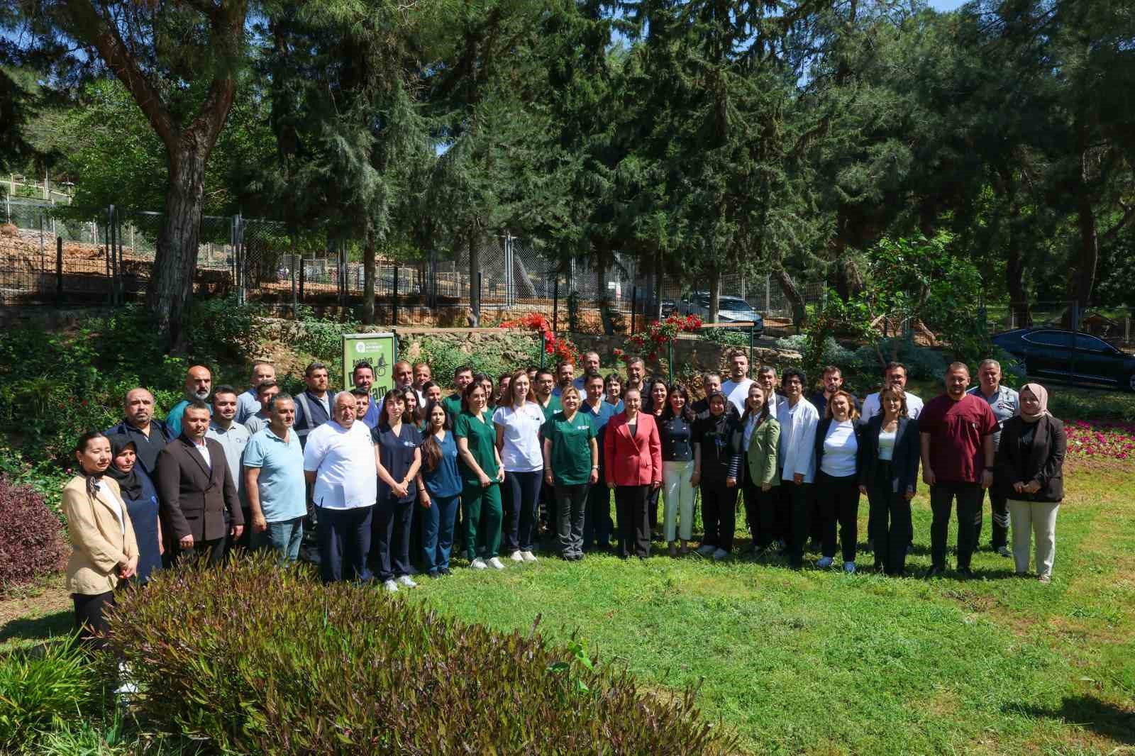 Başkan Vekili Büşra Özdemir: "Veteriner hekimlerin üstlendikleri sorumluluk çok kıymetli"
