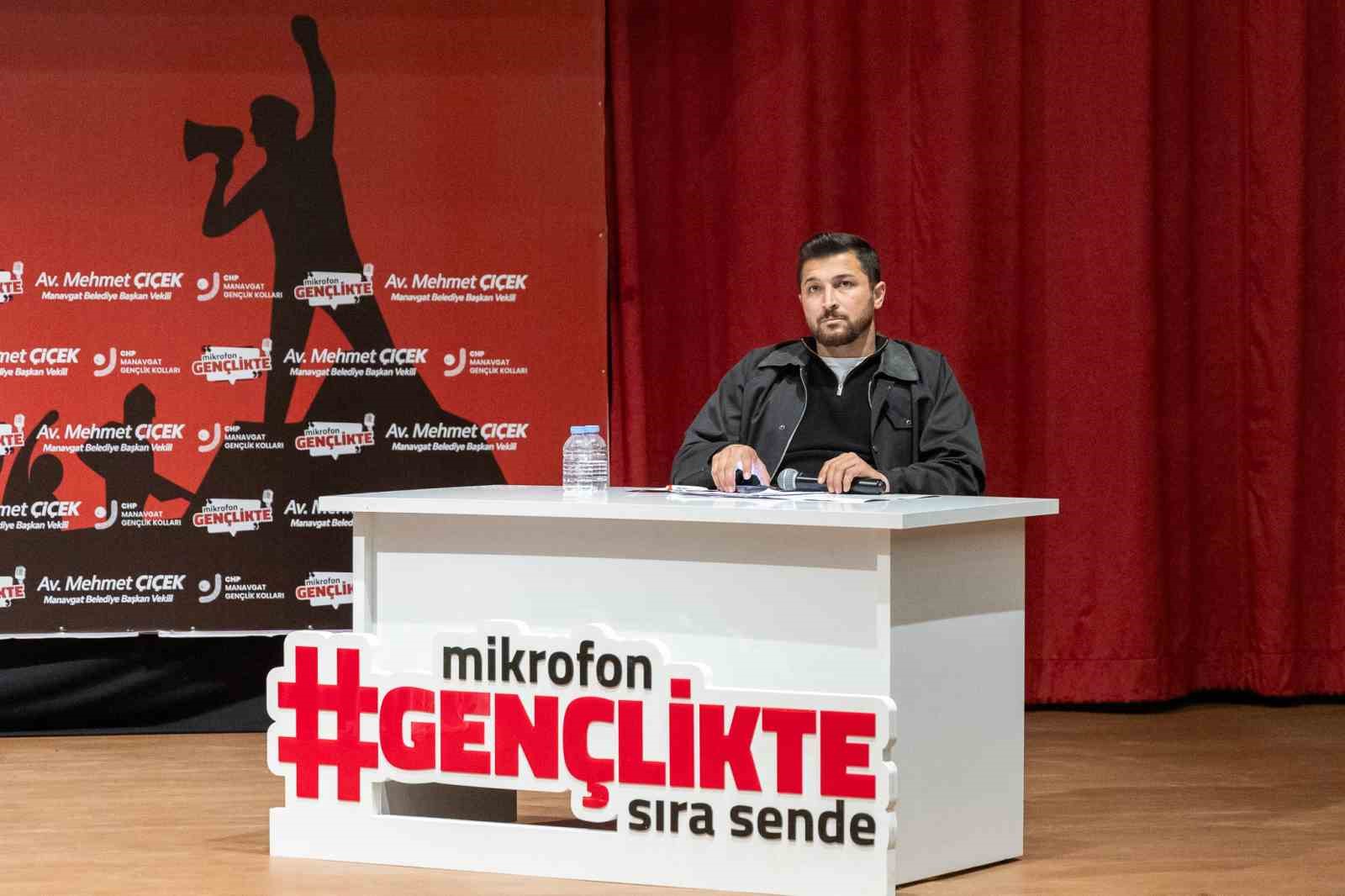 Başkan vekili Çiçek: "Mikrofon Gençlikte" programının ilk konuğu oldu
