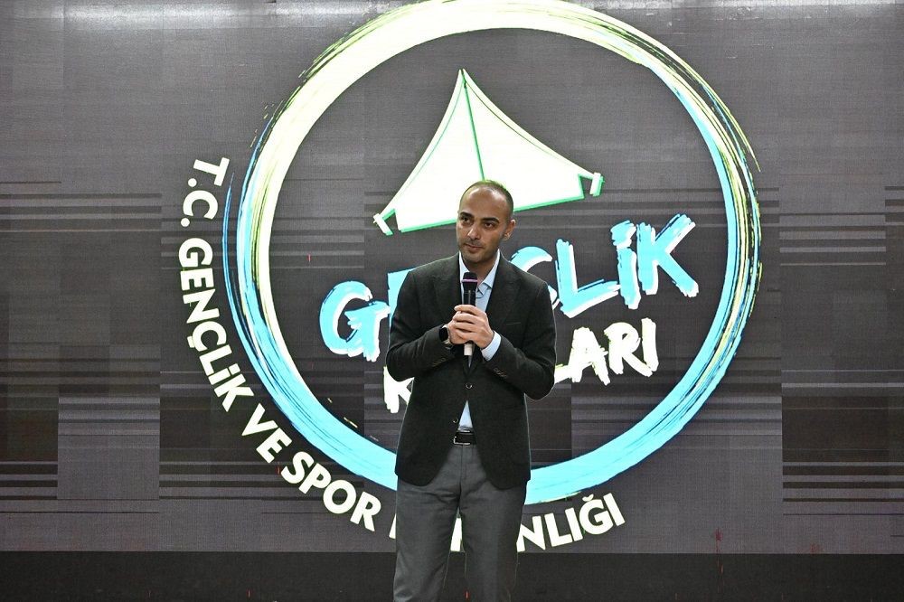 Başkan Vekili Karadeniz, "Gençlik Kampları" programında öğrencilerin sorularını yanıtladı
