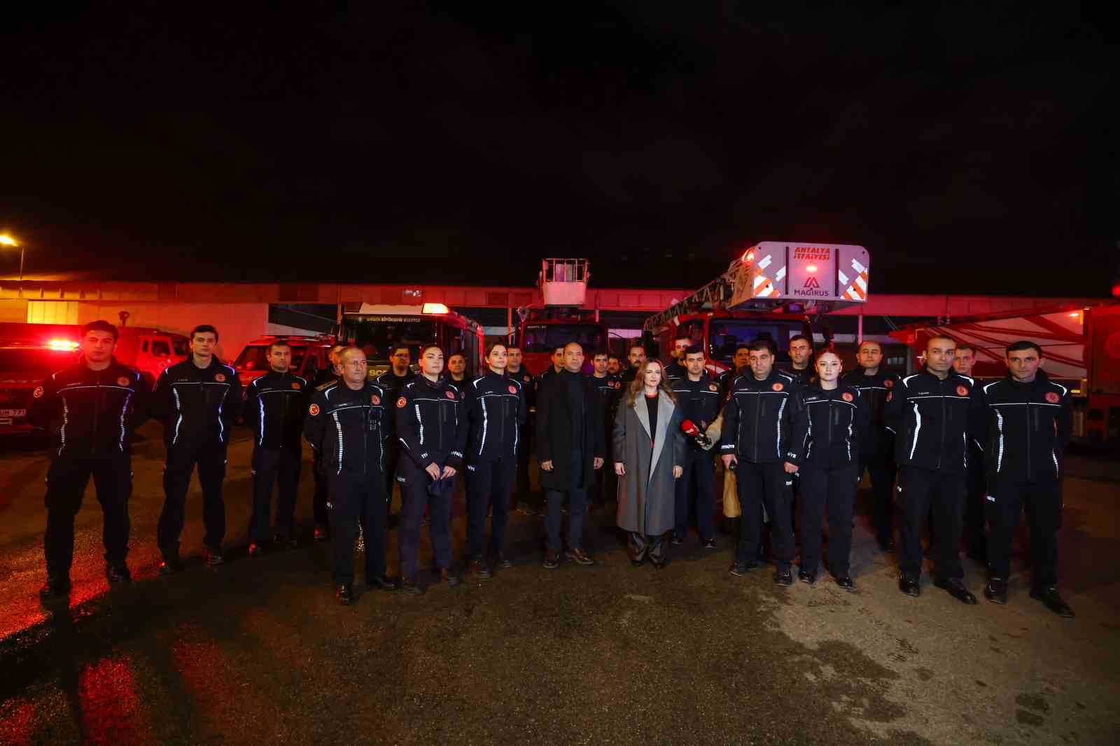 Başkan Vekili Özdemir, 2026 yılını itfaiye personeli ile karşıladı
