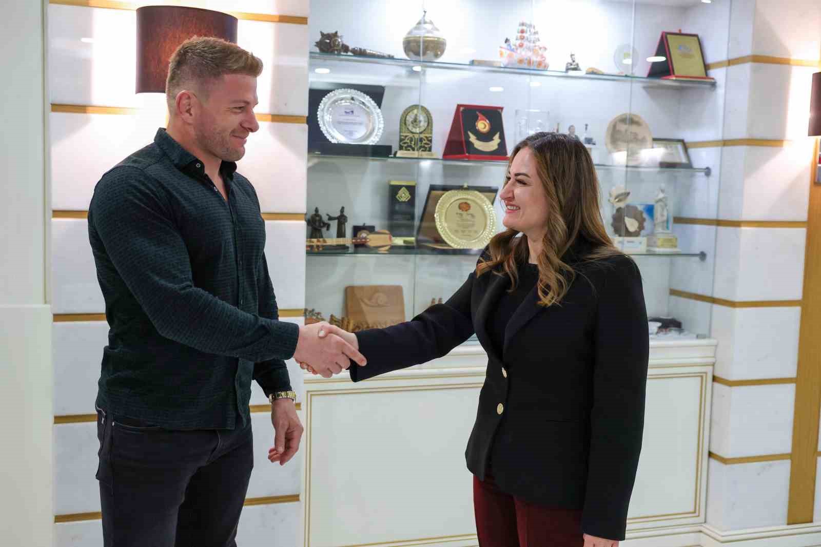 Başkan Vekili Özdemir başpehlivanları ağırladı: "Altın kemeri Antalya’ya getireceğinize inanıyorum"
