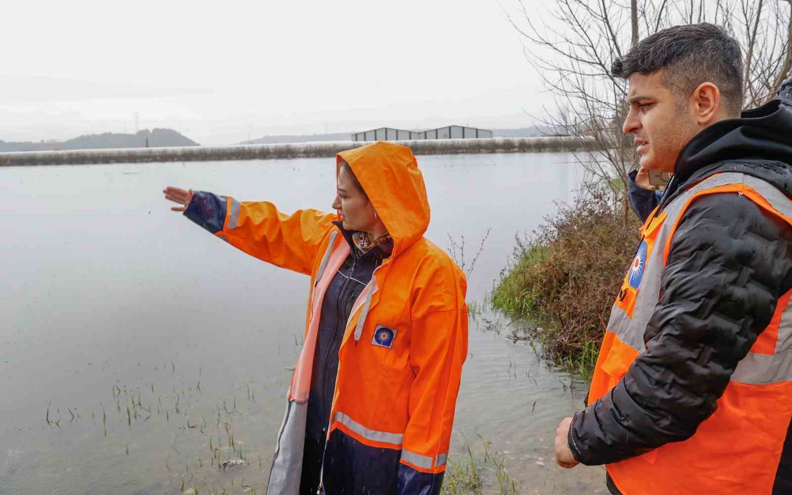Başkan Vekili Özdemir: "Son 24 saatte metrekareye 200 mm yağış düştüğü tespit edildi"
