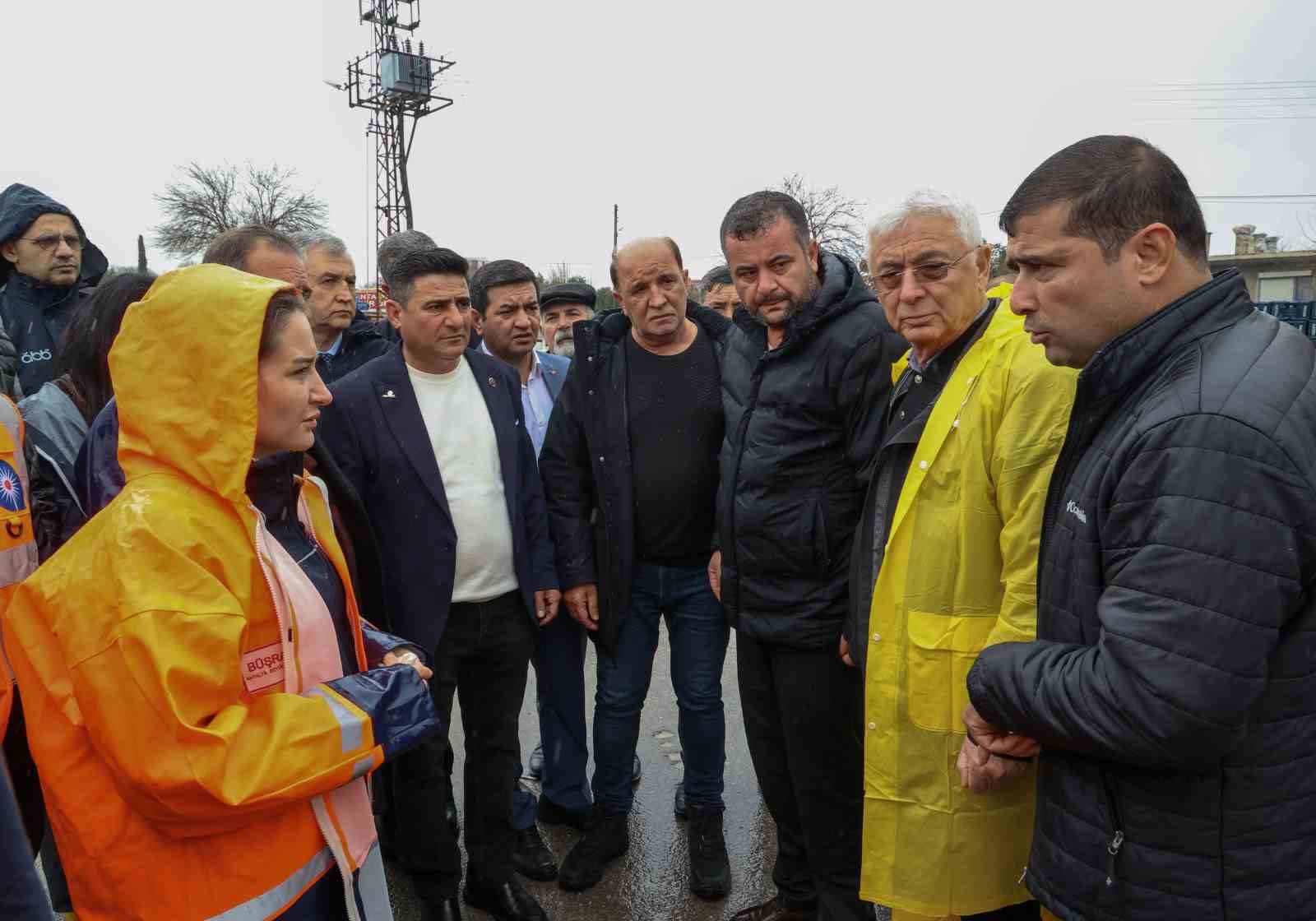 Başkan Vekili Özdemir: "Son 24 saatte metrekareye 200 mm yağış düştüğü tespit edildi"
