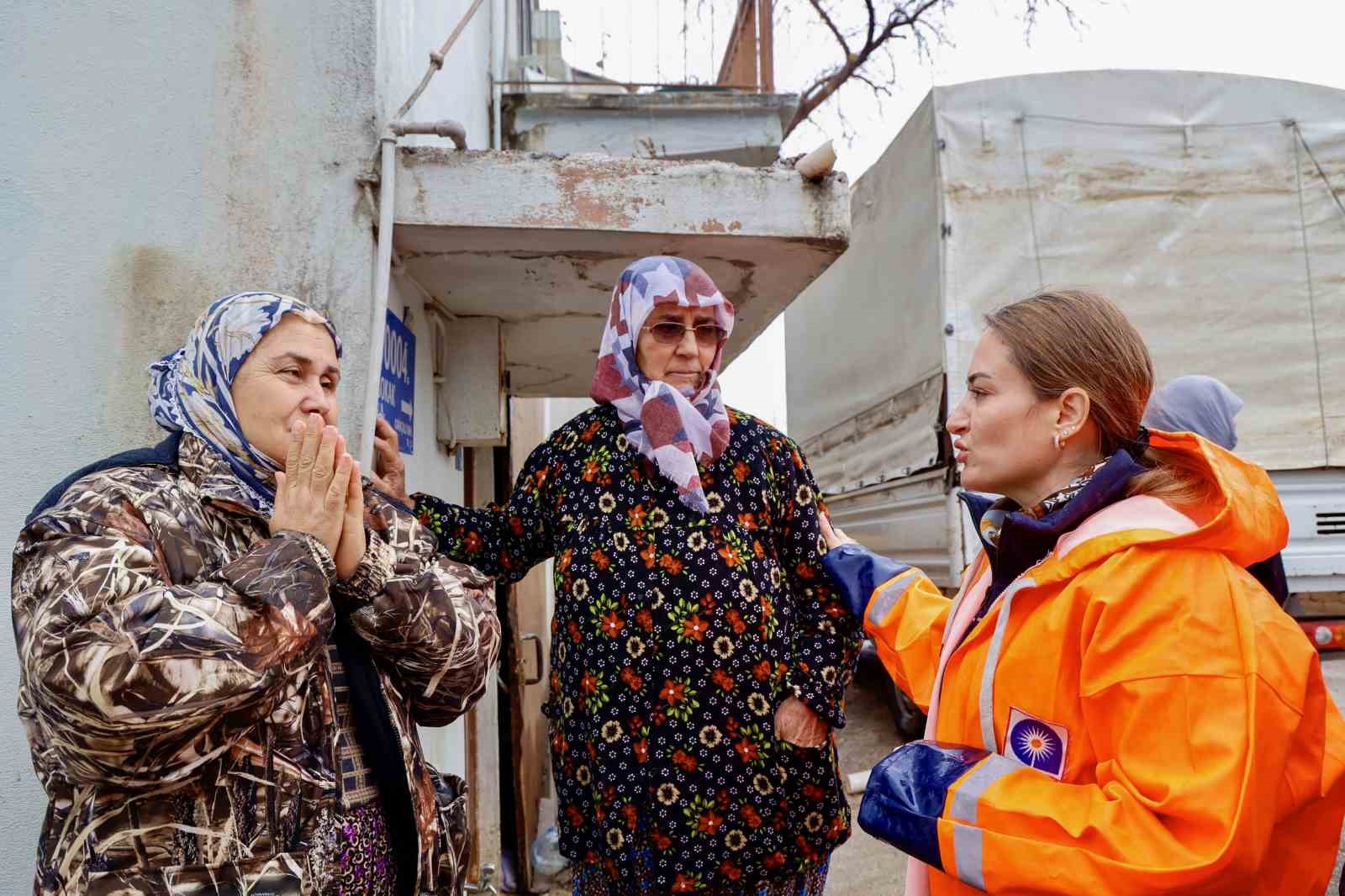 Başkan Vekili Özdemir: "Son 24 saatte metrekareye 200 mm yağış düştüğü tespit edildi"
