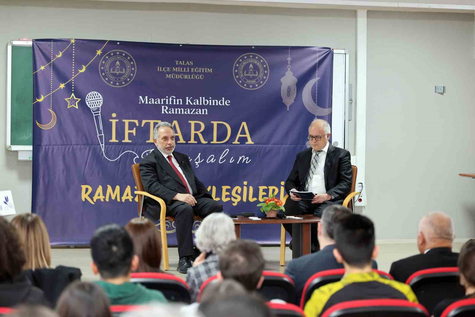 Başkan Yalçın gençlerle Ramazan söyleşisinde
