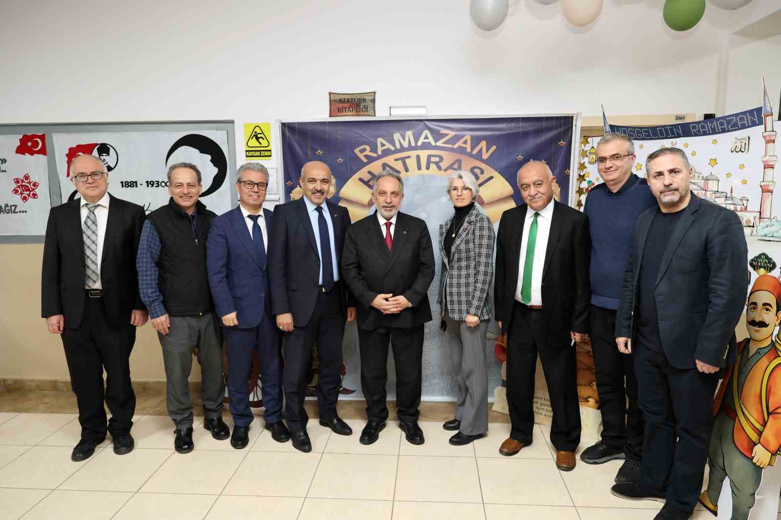 Başkan Yalçın gençlerle Ramazan söyleşisinde
