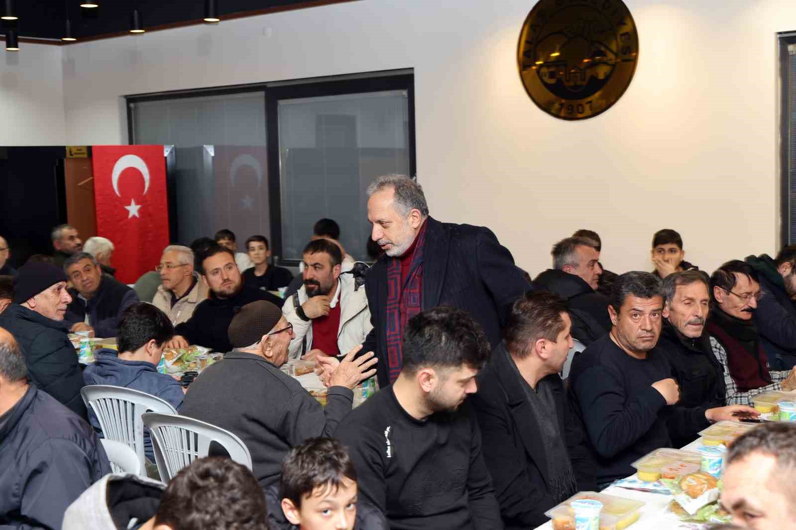 Başkan Yalçın gönül sofrasında vatandaşlarla iftar açtı
Başkan Yalçın gönül sofrasında vatandaşlarla iftar açtı