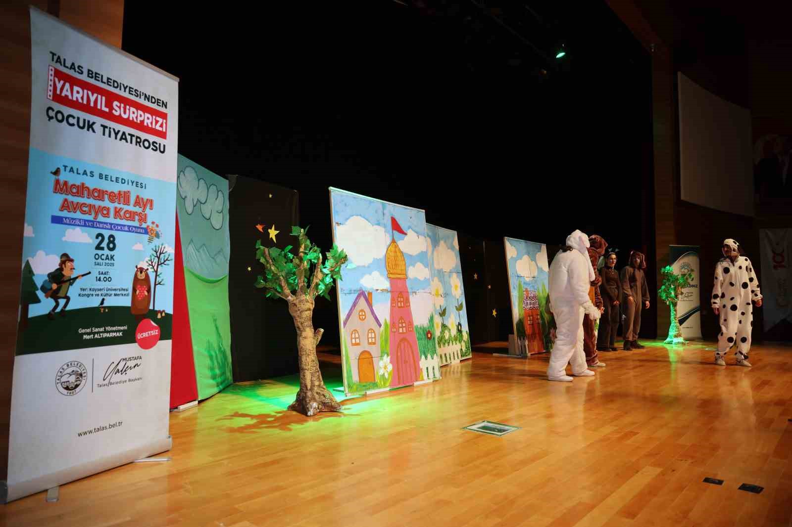 Başkan Yalçın’dan çocuklara karne hediyesi tiyatro şöleni
