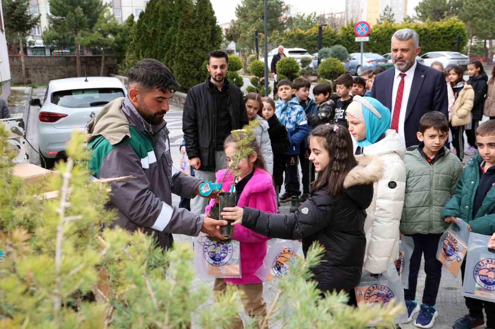 Başkan Yalçın’dan miniklere yerel yönetim dersi
