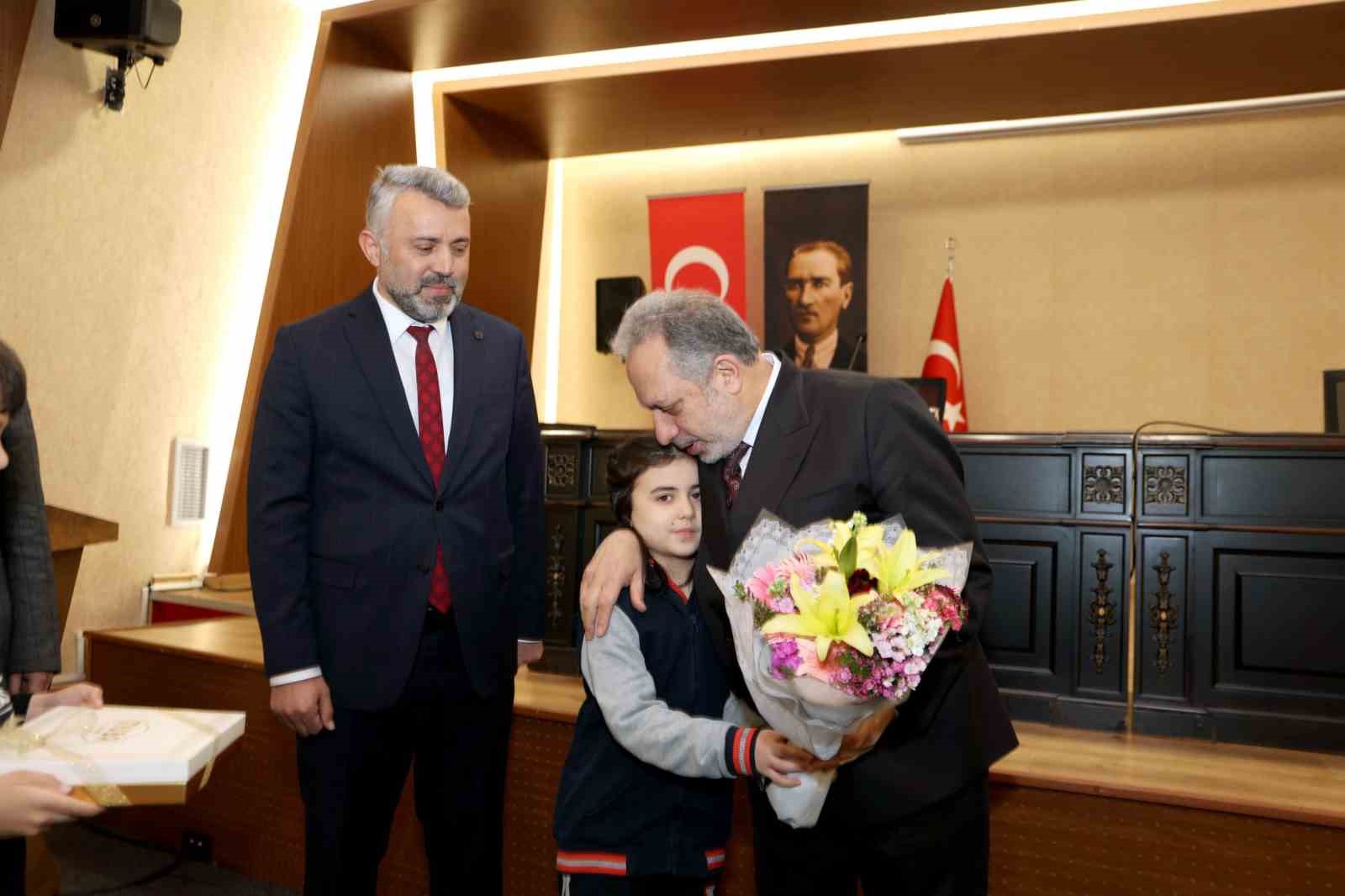 Başkan Yalçın’dan miniklere yerel yönetim dersi
