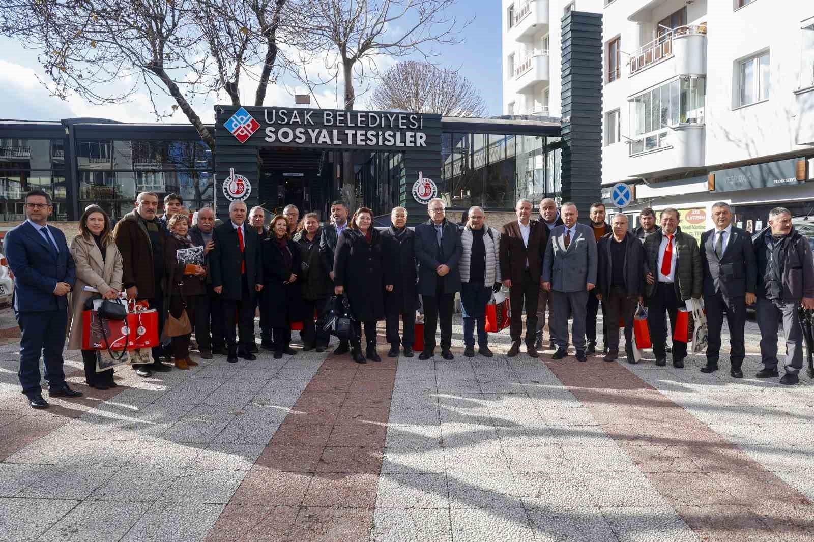 Başkan Yalım; "Gazetecilerle şeffaf ve yapıcı bir iletişim içinde olmaya devam edeceğiz"
Başkan Yalım; "Gazetecilerle şeffaf ve yapıcı bir iletişim içinde olmaya devam edeceğiz"