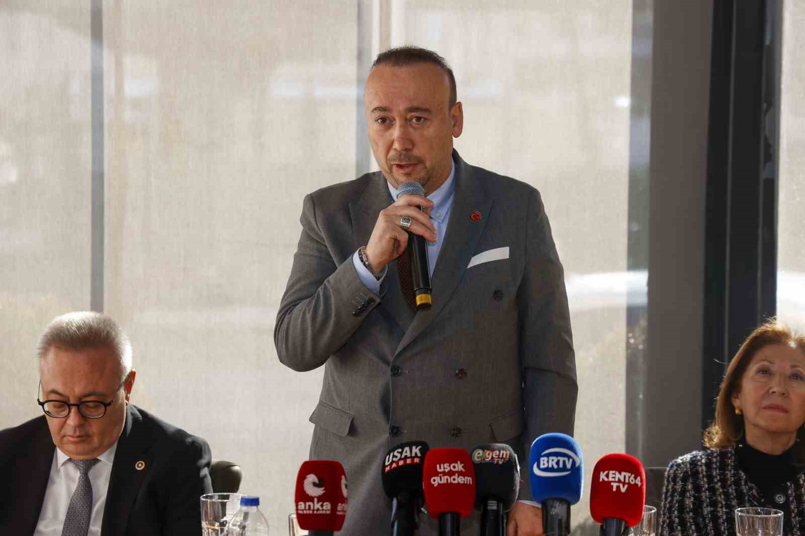 Başkan Yalım; "Gazetecilerle şeffaf ve yapıcı bir iletişim içinde olmaya devam edeceğiz"
Başkan Yalım; "Gazetecilerle şeffaf ve yapıcı bir iletişim içinde olmaya devam edeceğiz"