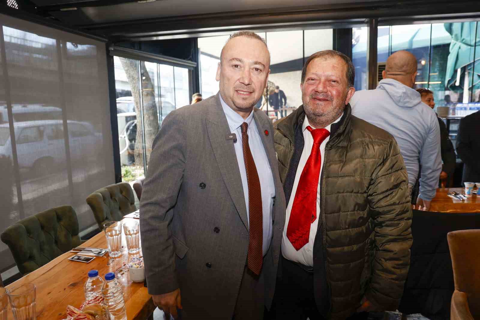 Başkan Yalım; "Gazetecilerle şeffaf ve yapıcı bir iletişim içinde olmaya devam edeceğiz"
Başkan Yalım; "Gazetecilerle şeffaf ve yapıcı bir iletişim içinde olmaya devam edeceğiz"