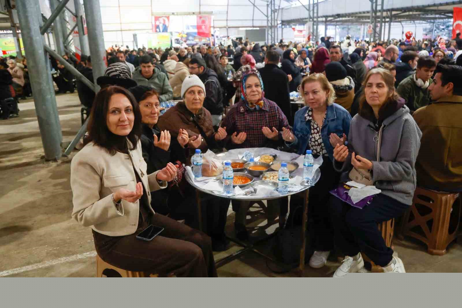 Başkan Yalım ve ekibi tüm gün çeşitli etkinliklerde vatandaşla bir araya geldi
