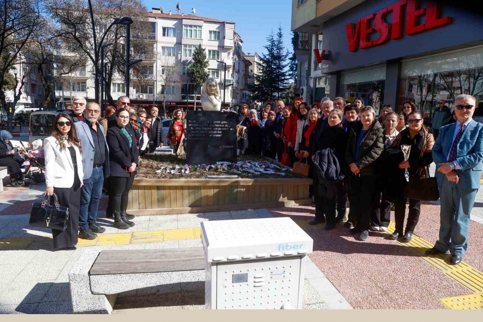 Başkan Yalım ve ekibi tüm gün çeşitli etkinliklerde vatandaşla bir araya geldi
