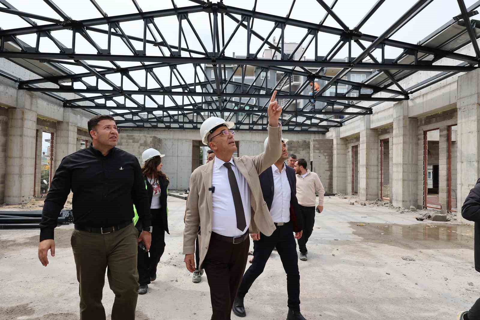 Başkan Yapar, Akasya Mahallesinde yapımı devam eden sosyal tesisi inceledi
