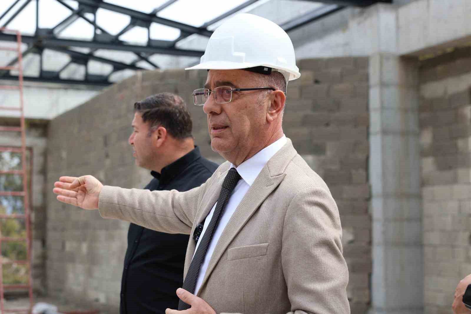 Başkan Yapar, Akasya Mahallesinde yapımı devam eden sosyal tesisi inceledi
